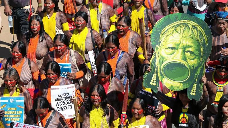 Indígenas de todo o país marcham em Brasília em defesa de seus direitos - Foto: Fabio Rodrigues-Pozzebom/ Agência Brasil