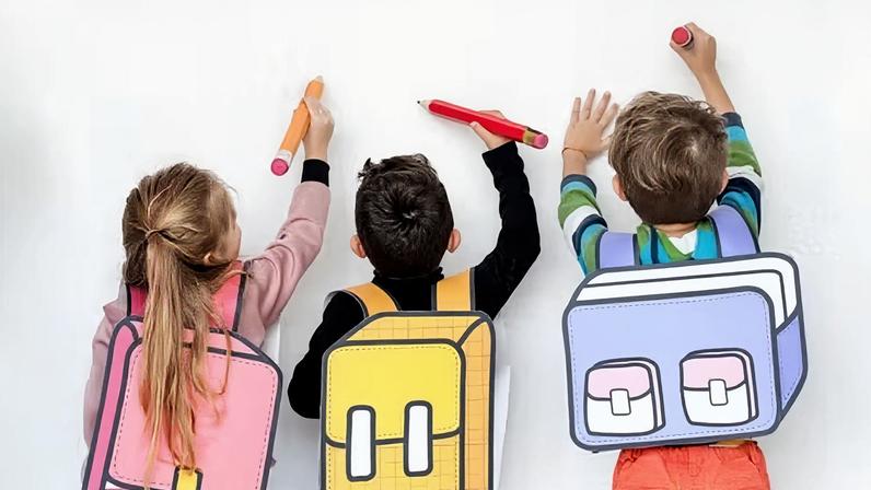 Saiba o que pode acontecer com os pais se os filhos faltarem demais na escola — Foto: Freepik
