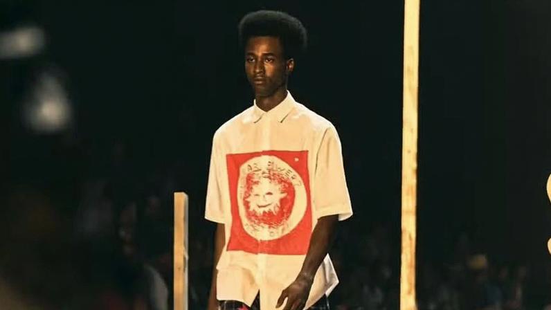 O modelo Peter Silva no desfile da Piet + Pool no Rio Fashion Week
