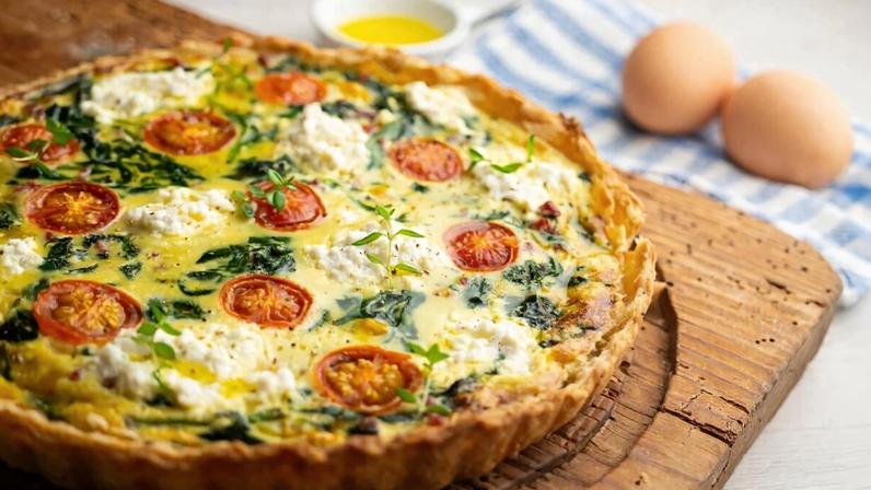 Quiche de espinafre com tomate-cereja e ricota