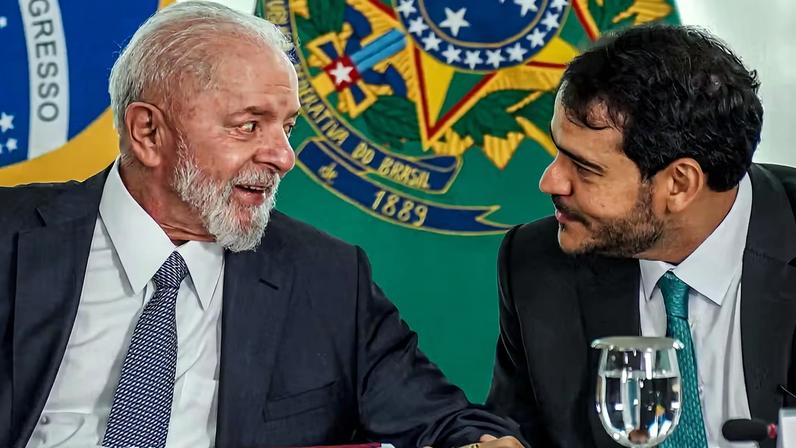 Brasília, 04/06/2024 - Lula conversa com Jorge Messias — Foto: Rafa Neddermeyer/Agência Brasil