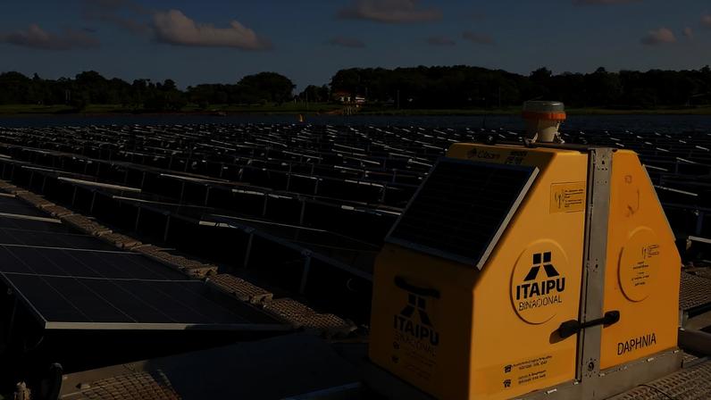Paineis solares da planta de energia fotovoltaica flutuante da usina Itaipu Binacional. Foto: Tânia Rêgo/Agência Brasil
