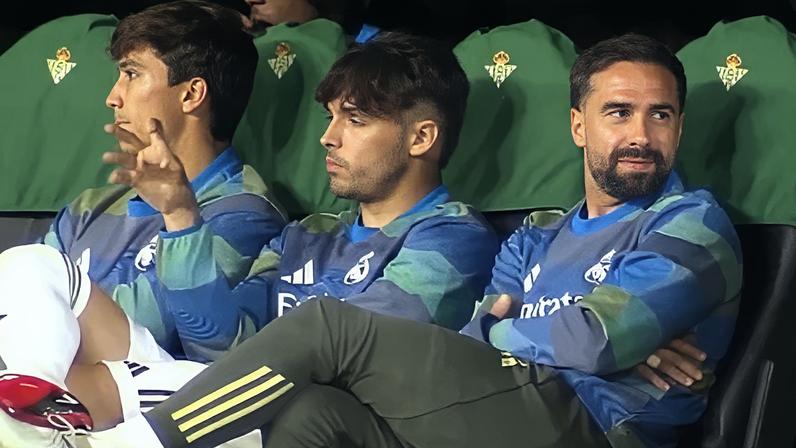 Carvajal parece ironizar Alexander-Arnold em empate do Real em vídeo