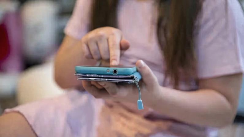 Redes sociais aumentam sintomas de desatenção entre as crianças — Foto: Freepik