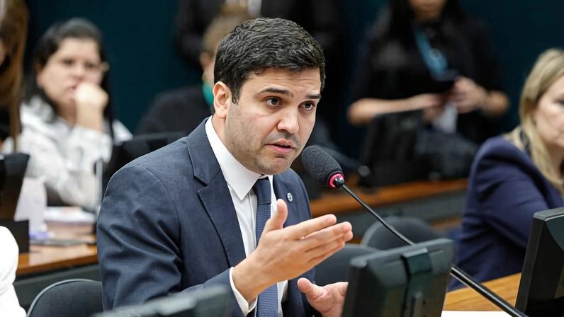 Foto colorida do deputado federal Renan Ferreirinha - Metrópoles