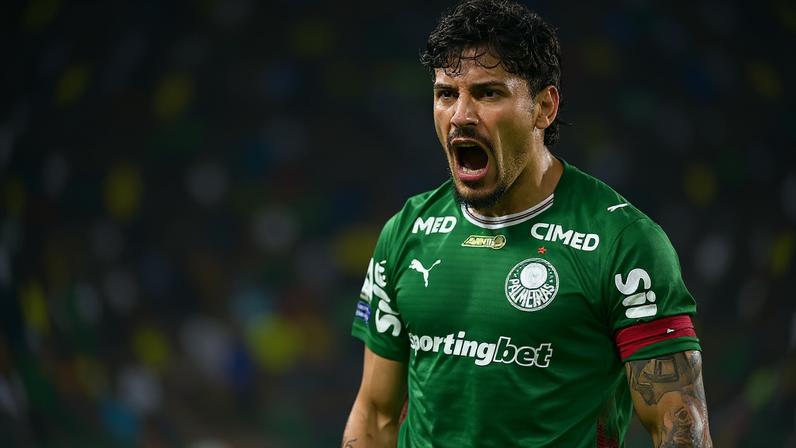 Gustavo Gómez comemora gol do Palmeiras contra o Athletico-PR — Foto: Marcos Ribolli