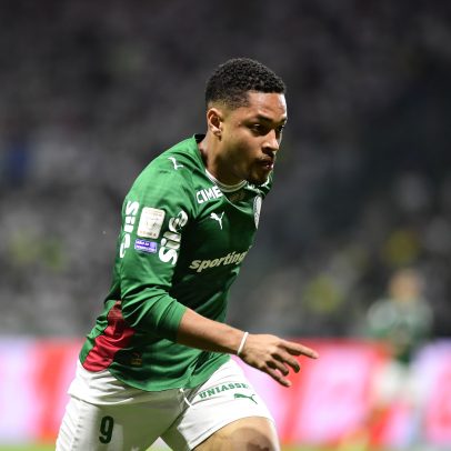 Vitor Roque retorna ao Palmeiras após aquecimento