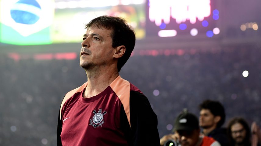 Diniz durante clássico entre Corinthians e Palmeiras — Foto: Marcos Ribolli