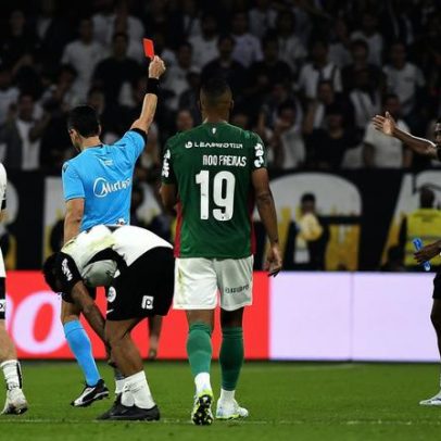 Corinthians aplica multa de 10% no salário de André por gesto obsceno