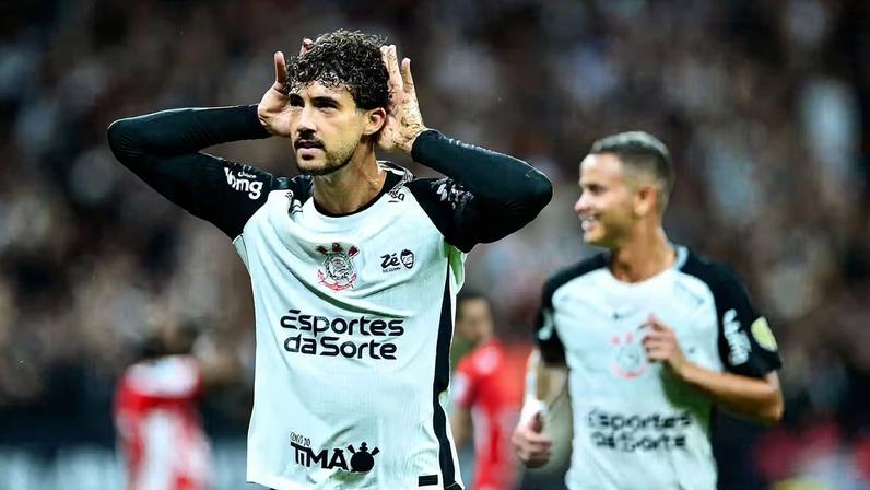 Gustavo Henrique comemora gol do Corinthians contra o Santa Fé — Foto: Marcos Ribolli