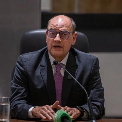 Governador interino do RJ exonera mais de 500 pessoas em um mês