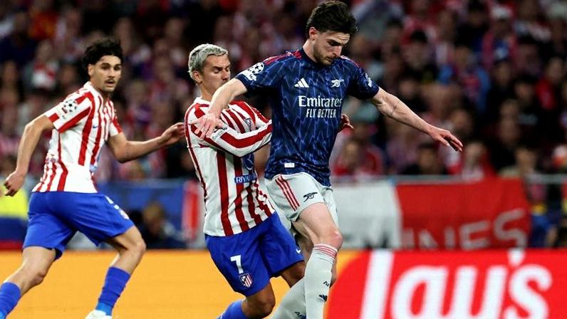 Rice e Griezmann, durante Atlético de Madrid x Arsenal, pela Liga dos Campeões