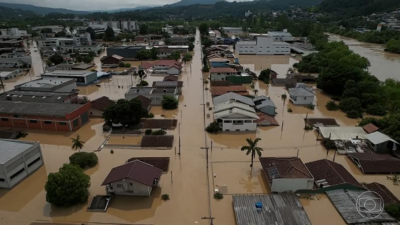 Cidade de Rio do Sul (SC) alagada em 2024 — Foto: Reprodução/Globo