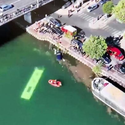 Ônibus com passageiros cai no rio Sena, perto de Paris