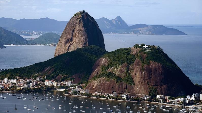 Vista do Pão de Açúcar e do morro da Urca, onde seria construída a tirolesa