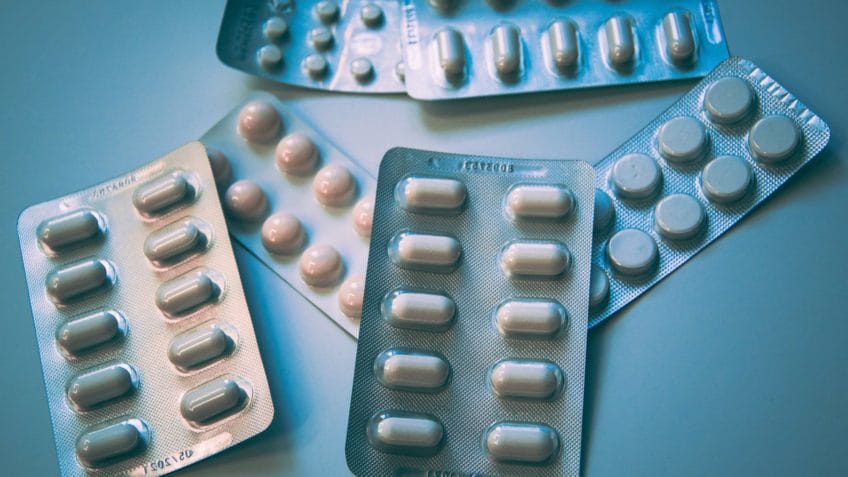 Uso de anti-inflamatórios sem receita eleva riscos à saúde