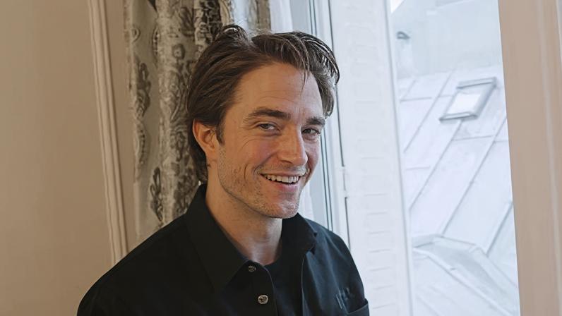 Robert Pattinson garantiu ter orgulho de ter feito parte da saga dos vampiros