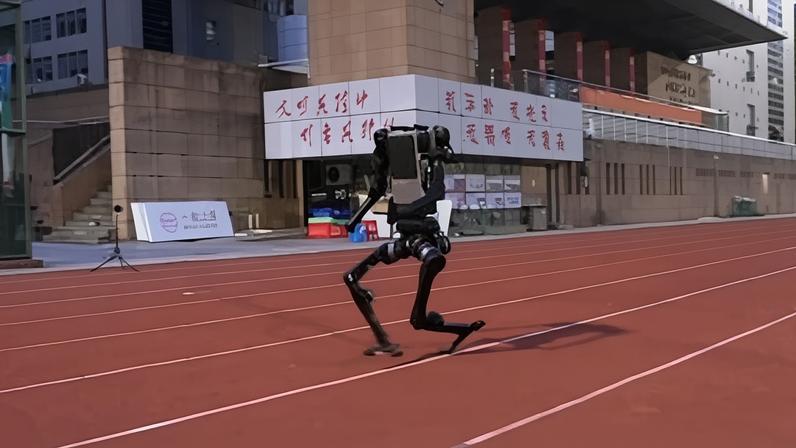 Robô chinês corre 100 m em 10 s e chega perto de recorde de Usain Bolt