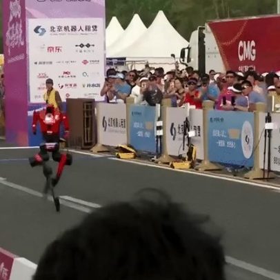 Robô humanoide chinês quebra recorde na meia maratona de Pequim