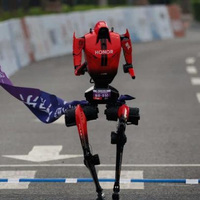 Robô humanoide estabelece recorde de meia maratona na China
