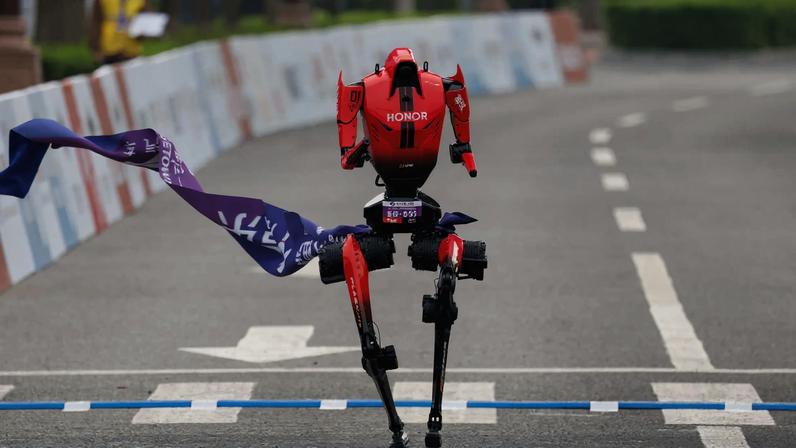 Robô humanoide estabelece recorde de meia maratona na China