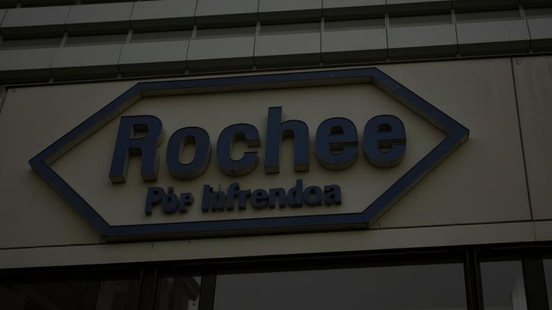 Logo da farmacêutica suíça Roche na sede da empresa na Basiléia, Suíça, em 22 de outubro de 2015