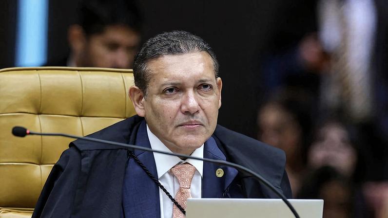 O relator, ministro Nunes Marques, defendeu que a substituição temporária por decisão judicial não deve tornar o vice inelegível. Ele propôs que esse tipo de substituição não ultrapasse 90 dias. — Foto: Rosinei Coutinho/STF