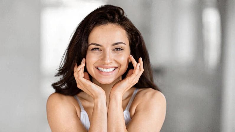 5 dicas para recuperar o viço da pele do rosto cansado