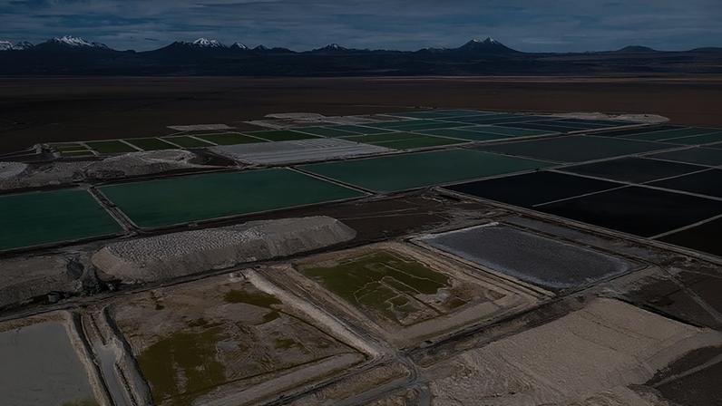 Campo de mineração de lítio no deserto do Atacama, no Chile.