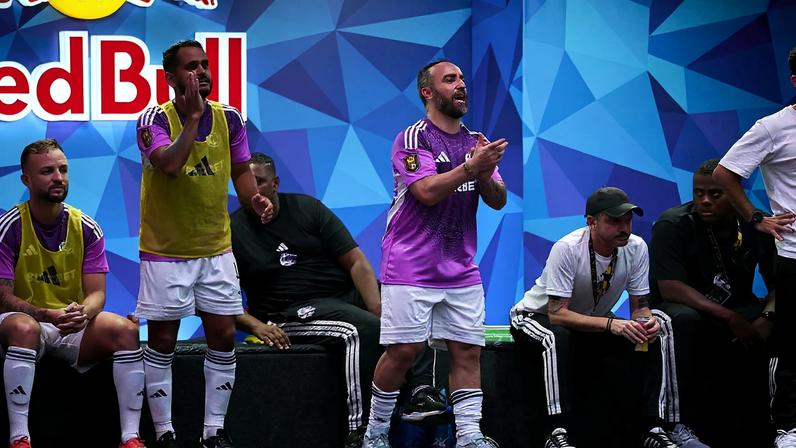 Ricardinho durante sua estreia na Kings League, em derrota do Dibrados para o Fluxo — Foto: Divulgação/Kings League Brasil