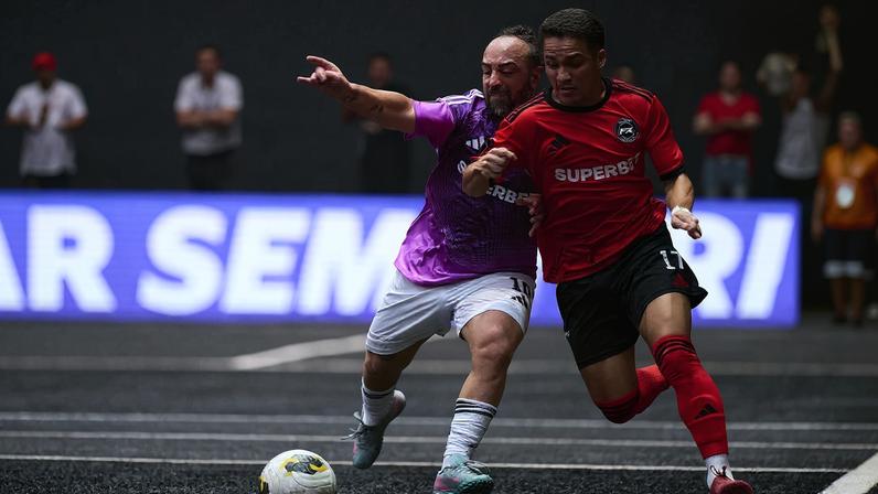 Ricardinho, lenda do futsal, em sua estreia pelo Dibrados na Kings League Brasil