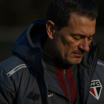 Diretor do São Paulo enfrenta pressão crescente em dia decisivo para seu futuro