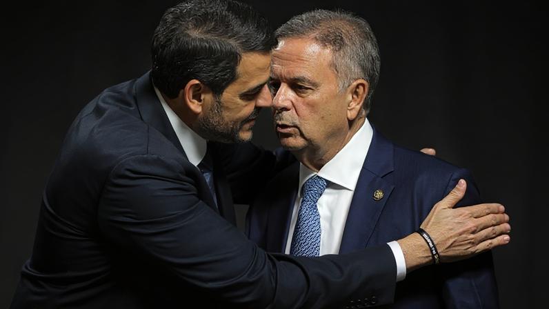A Comissão de Constituição e Justiça do Senado realiza nesta 4ª feira (29.abr.2026) a sabatina do advogado-geral da União, Jorge Messias. Na imagem, o AGU (à esq.) cumprimenta o senador Rogério Marinho (PL-RN), líder da Oposição no Senado