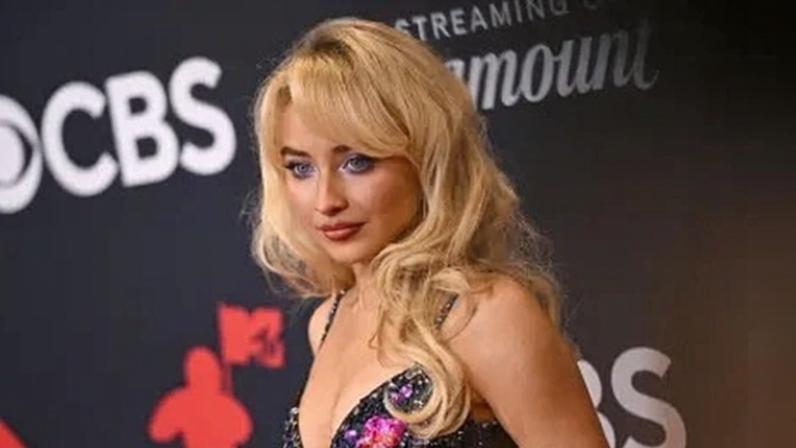 Sabrina Carpenter se pronuncia após polêmica no Coachella: Pura confusão