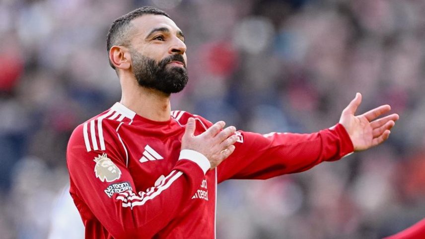 Salah comemora gol pelo Liverpool, em jogo contra o Fulham, no Campeonato Inglês