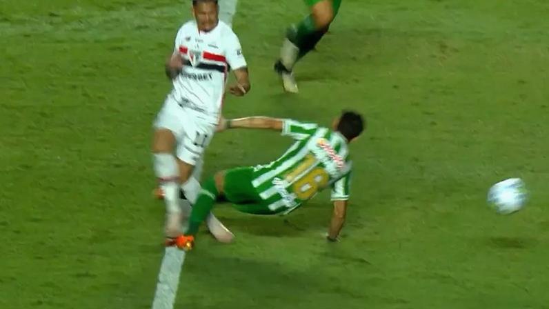 Áudio do VAR sobre expulsão de jogador do Juventude contra o São Paulo