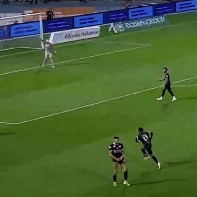 Zagueiro é expulso do Campeonato Saudita por gesto obsceno