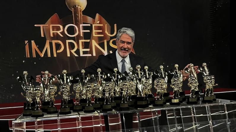 William Bonner recebe prêmios do Troféu Imprensa