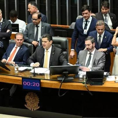 Câmara derruba veto de Lula e mantém PL da Dosimetria, beneficiando Bolsonaro