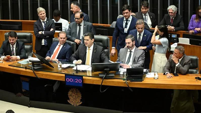 Deputados votaram, para, em seguida, os senadores deliberarem