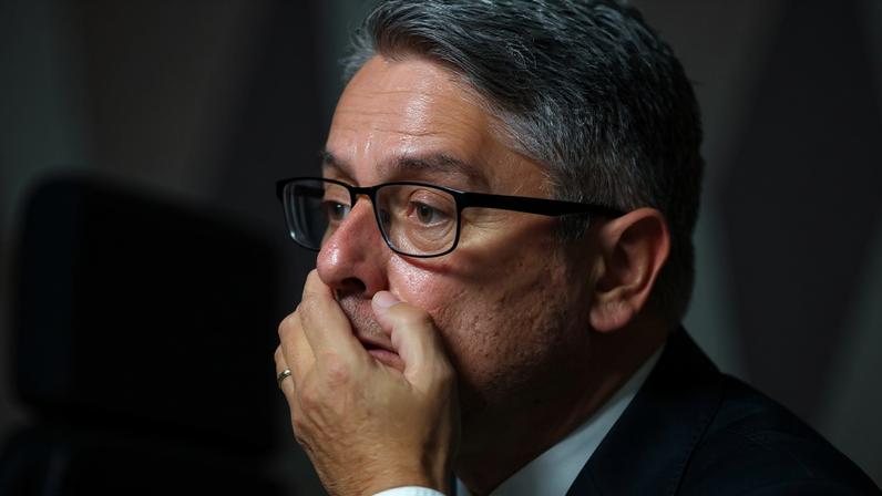 1 de 1 senador-alessandro-vieira-mdb-se-faz-leitura-do-relatorio-final-da-comissao-parlamentar-de-inquerito-cpi-do-crime-no-senado-federal-metropoles-2