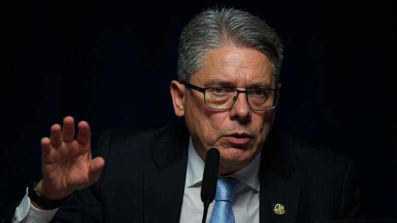 senador-alessandro-vieira-mdb-se-faz-leitura-do-relatorio-final-da-comissao-parlamentar-de-inquerito-cpi-do-crime-no-senado-federal-metropoles-4