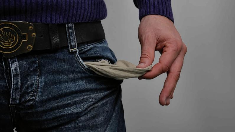 Brasileiros estão endividados e governo prepara programa de renegociação de dívidas