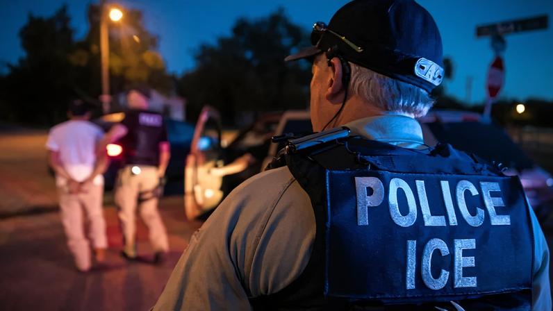 Foto genérica de agente do Serviço de Imigração dos EUA (ICE)