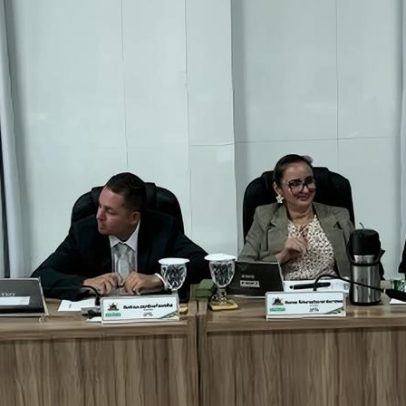 Vereadora faz gesto de cunho sexual durante sessão no interior do Ceará
