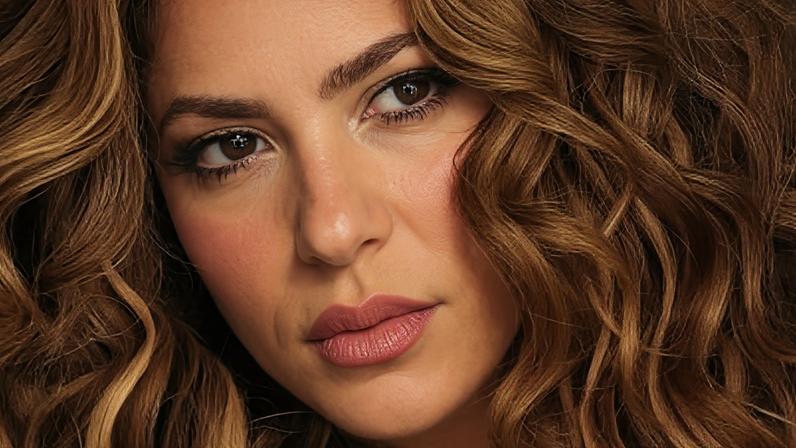 Shakira anuncia marca de beleza focada em produtos capilares