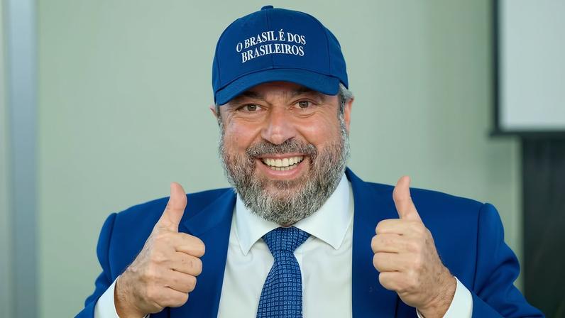 Elogio do ministro Alexandre Silveira (Minas e Energia), em destaque na foto, a novo governador de Minas gera 'problema' para Lula no estado