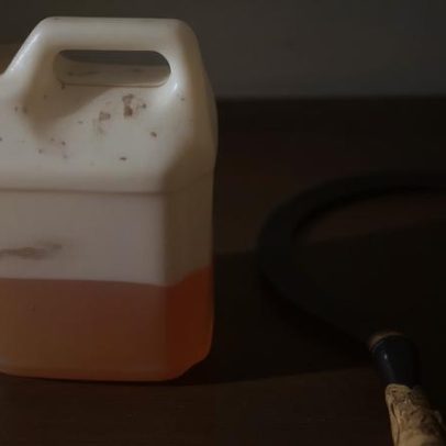 Homem tentou matar os pais com foice e galão de gasolina, diz polícia