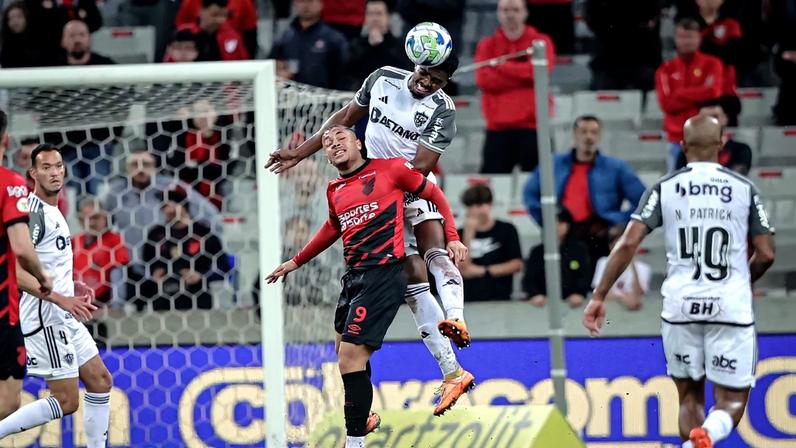 Atlético Mineiro escapa da Série B e vê rival cair