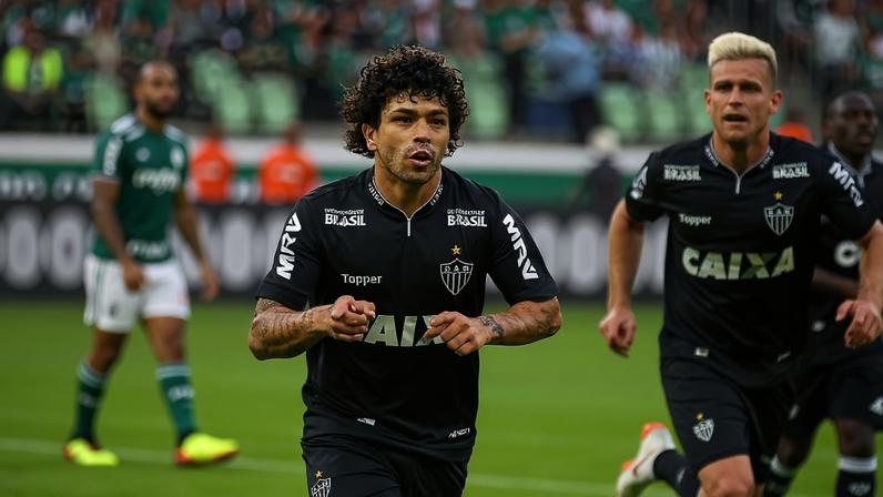 Luan comemorando um de seus gols pelo Atlético
